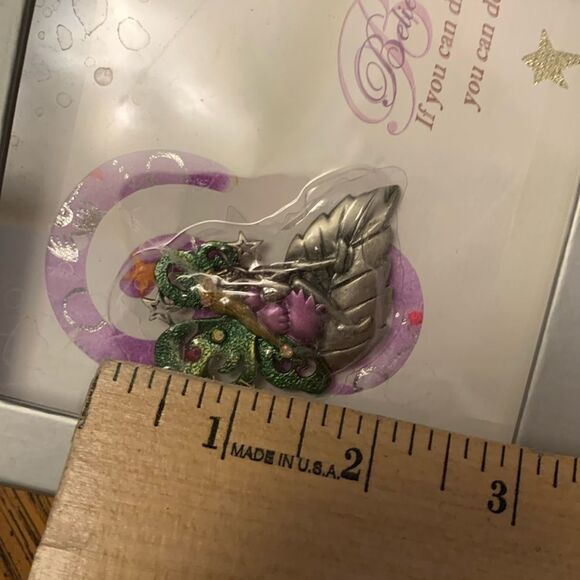 Vintage DD Dominic Brooch with Intricate Girl Daydreaming Details in gift box - Picture 2 of 7